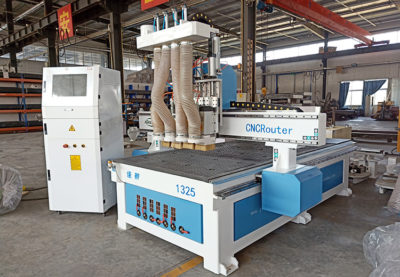 CNC-Holzfräse mit vier Prozessen