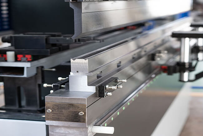 cnc bending machine operator​